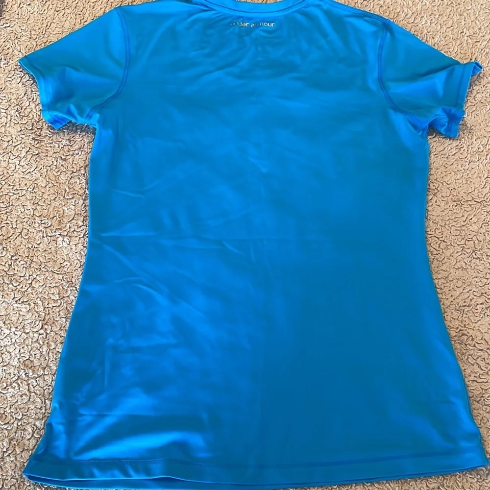 UNDER ARMOUR Heatgear Short Sleeved Dri Fit Shirt - Women’s Medium